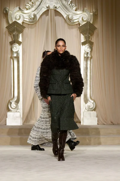 Look 15